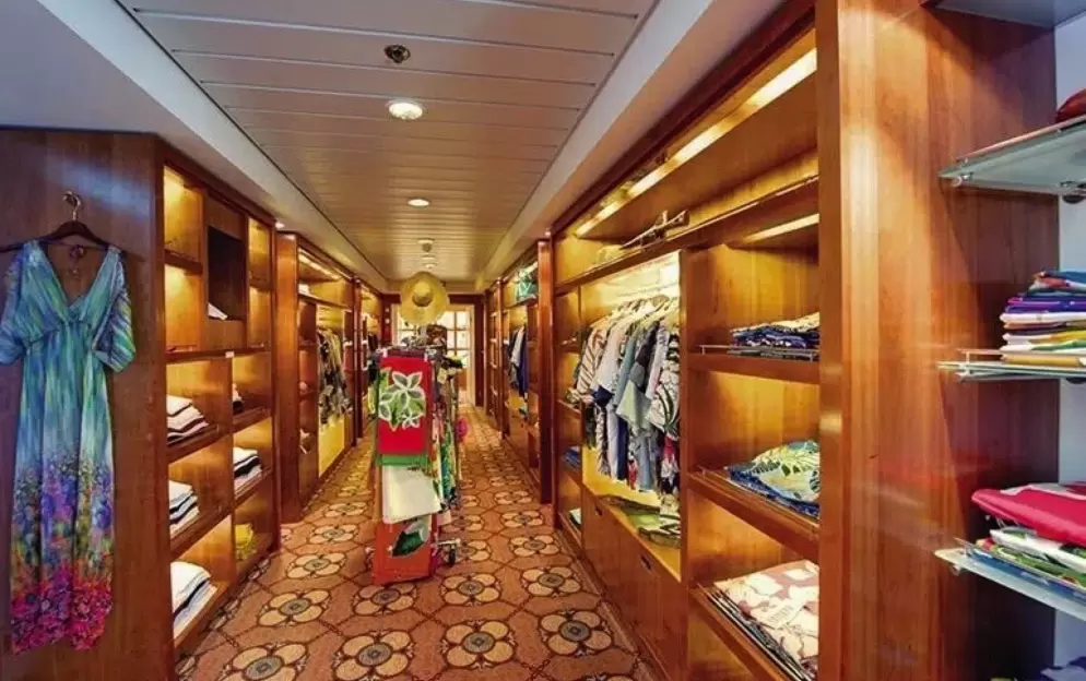 Paul Gauguin, MS Paul Gauguin, La Boutique.jpg